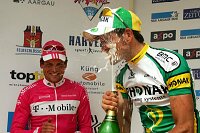 v.l.n.r. Ullrich freut sich �ber Moos
GP des Kantons Aargau, UCI Europe Tour  2005
[� by J�rgen Burkhardt, B�renhofstra�e 25, 70771 Leinfelden-Echterdingen. Telefon 0711/791424, Fax 0711/791437.Postbank Stuttgart(BLZ 600 100 70) Konto 234130-708) www.radsportfoto.de. Bitte zwei Belegexemplare zusenden. Nutzung ist honorarpflichtig gemaess MFM zzgl. 16% MWSt. Drittrechte sind nicht geklaert. NO MODEL RELEASE. Jede Weitergabe dieses Materials an Dritte ohne ausdrueckliche Genehmigung ist untersagt.]

