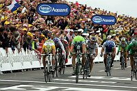 7. Etappe Luneville - Karlsruhe 228,5 km
Robbie Mc Ewen (Davitamon- Lotto) siegt vor Magnus Backstedt (Liquigas)

[� by J�rgen Burkhardt, B�renhofstra�e 25, 70771 Leinfelden-Echterdingen. Telefon 0711/791424, Fax 0711/791437.Postbank Stuttgart(BLZ 600 100 70) Konto 234130-708) www.radsportfoto.de. Bitte zwei Belegexemplare zusenden. Nutzung ist honorarpflichtig gemaess MFM zzgl. 16% MWSt. Drittrechte sind nicht geklaert. NO MODEL RELEASE. Jede Weitergabe dieses Materials an Dritte ohne ausdrueckliche Genehmigung ist untersagt.]

