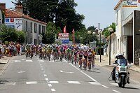 2. Etappe Challans - Les EssartPeloton in Talmont-St.-Hilaire

[� by J�rgen Burkhardt, B�renhofstra�e 25, 70771 Leinfelden-Echterdingen. Telefon 0711/791424, Fax 0711/791437.Postbank Stuttgart(BLZ 600 100 70) Konto 234130-708) www.radsportfoto.de. Bitte zwei Belegexemplare zusenden. Nutzung ist honorarpflichtig gemaess MFM zzgl. 16% MWSt. Drittrechte sind nicht geklaert. NO MODEL RELEASE. Jede Weitergabe dieses Materials an Dritte ohne ausdrueckliche Genehmigung ist untersagt.]


