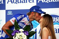 2. Etappe Challans - Les Essarts
Tagessieger Tom Boonen, Quick Step - Innergetic

[� by J�rgen Burkhardt, B�renhofstra�e 25, 70771 Leinfelden-Echterdingen. Telefon 0711/791424, Fax 0711/791437.Postbank Stuttgart(BLZ 600 100 70) Konto 234130-708) www.radsportfoto.de. Bitte zwei Belegexemplare zusenden. Nutzung ist honorarpflichtig gemaess MFM zzgl. 16% MWSt. Drittrechte sind nicht geklaert. NO MODEL RELEASE. Jede Weitergabe dieses Materials an Dritte ohne ausdrueckliche Genehmigung ist untersagt.]

