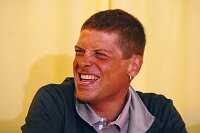 Tour de France-Vorbereitungen
Jan Ullrich bei der Pressekonferenz
[� by J�rgen Burkhardt, B�renhofstra�e 25, 70771 Leinfelden-Echterdingen. Telefon 0711/791424, Fax 0711/791437.Postbank Stuttgart(BLZ 600 100 70) Konto 234130-708) www.radsportfoto.de. Bitte zwei Belegexemplare zusenden. Nutzung ist honorarpflichtig gemaess MFM zzgl. 16% MWSt. Drittrechte sind nicht geklaert. NO MODEL RELEASE. Jede Weitergabe dieses Materials an Dritte ohne ausdrueckliche Genehmigung ist untersagt.]

