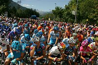 12. Etappe Briancon - Digne-les-Bains
Vor dem Start in Briancon
[� by J�rgen Burkhardt, B�renhofstra�e 25, 70771 Leinfelden-Echterdingen. Telefon 0711/791424, Fax 0711/791437.Postbank Stuttgart(BLZ 600 100 70) Konto 234130-708) www.radsportfoto.de. Bitte zwei Belegexemplare zusenden. Nutzung ist honorarpflichtig gemaess MFM zzgl. 16% MWSt. Drittrechte sind nicht geklaert. NO MODEL RELEASE. Jede Weitergabe dieses Materials an Dritte ohne ausdrueckliche Genehmigung ist untersagt.]

