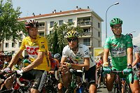 v.l.n..r.Jens Voigt, Team CSC
Alejandro Valverde, Team Illes Balears
Tom Boonen, Quick Step Innergetic
Alle Trikot-Tr�ger mu�ten Verletzungsbedingt die Tour beenden
[� by J�rgen Burkhardt, B�renhofstra�e 25, 70771 Leinfelden-Echterdingen. Telefon 0711/791424, Fax 0711/791437.Postbank Stuttgart(BLZ 600 100 70) Konto 234130-708) www.radsportfoto.de. Bitte zwei Belegexemplare zusenden. Nutzung ist honorarpflichtig gemaess MFM zzgl. 16% MWSt. Drittrechte sind nicht geklaert. NO MODEL RELEASE. Jede Weitergabe dieses Materials an Dritte ohne ausdrueckliche Genehmigung ist untersagt.]

