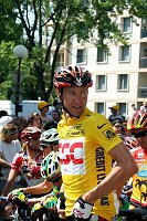 Etappe Grenoble - Courchevel
Jens Voigt im gelben Trikot
[� by J�rgen Burkhardt, B�renhofstra�e 25, 70771 Leinfelden-Echterdingen. Telefon 0711/791424, Fax 0711/791437.Postbank Stuttgart(BLZ 600 100 70) Konto 234130-708) www.radsportfoto.de. Bitte zwei Belegexemplare zusenden. Nutzung ist honorarpflichtig gemaess MFM zzgl. 16% MWSt. Drittrechte sind nicht geklaert. NO MODEL RELEASE. Jede Weitergabe dieses Materials an Dritte ohne ausdrueckliche Genehmigung ist untersagt.]


